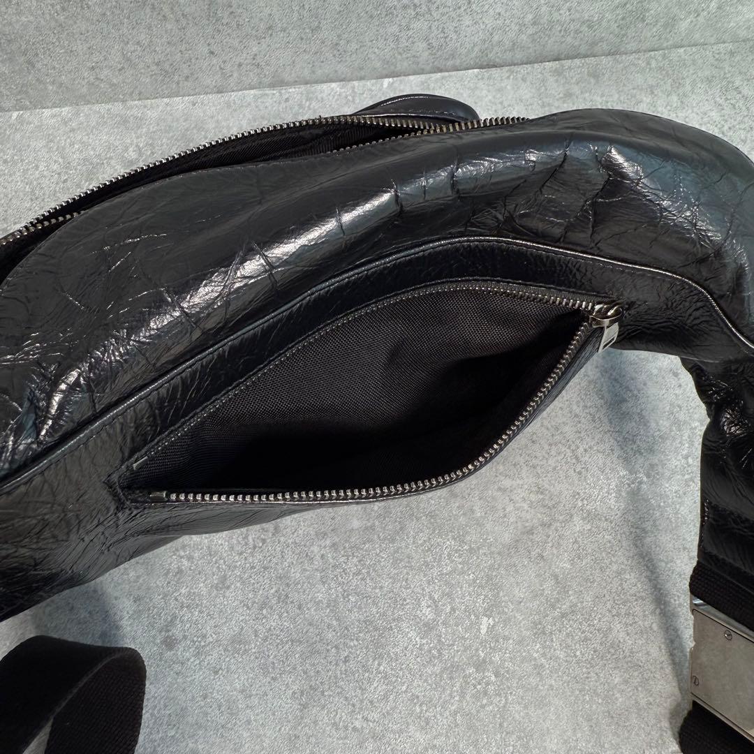 美品 サンローラン ロゴ エンボス レザー メンズ ウエスト ボディバッグ 黒