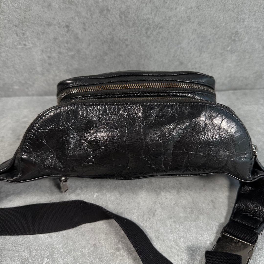 美品 サンローラン ロゴ エンボス レザー メンズ ウエスト ボディバッグ 黒