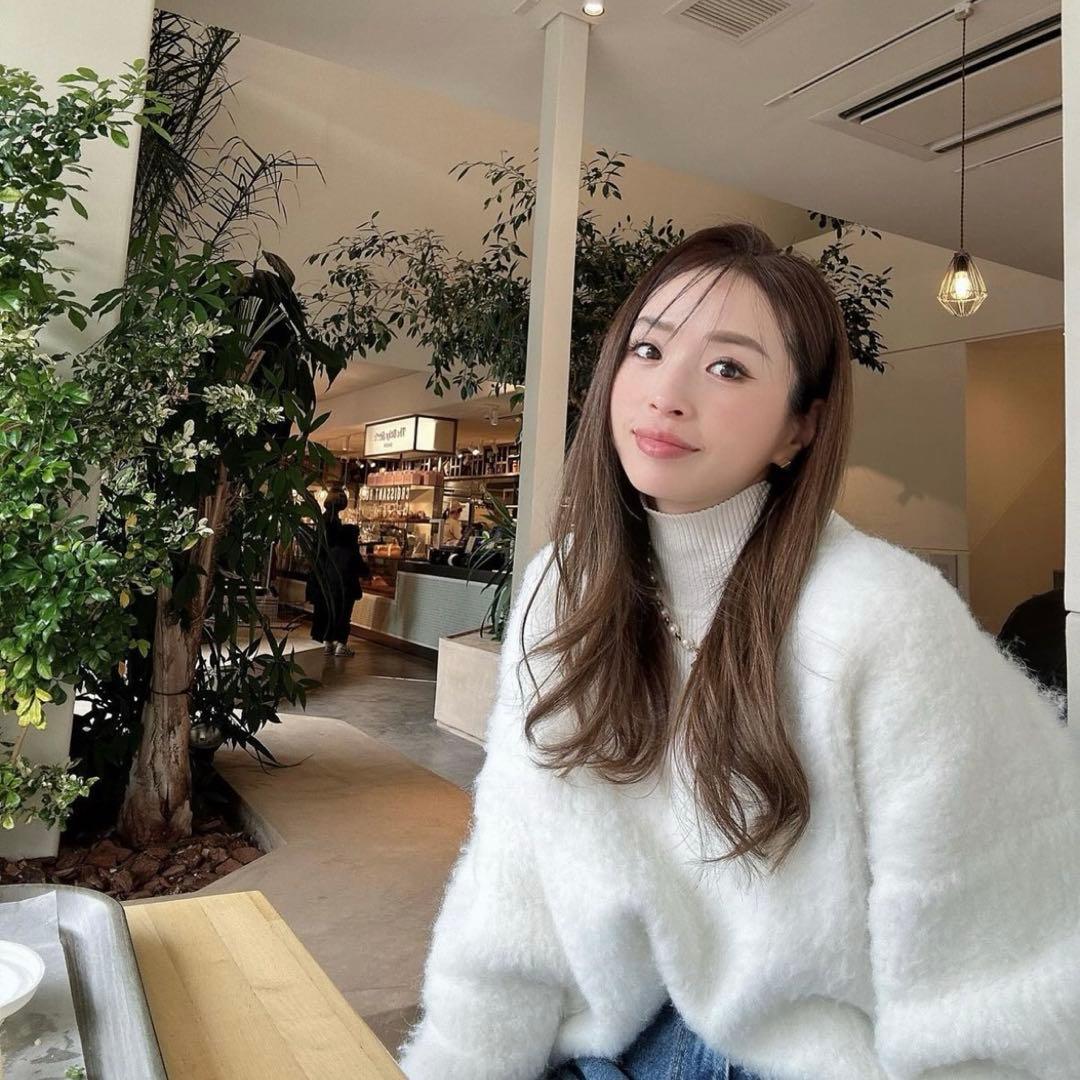 ウィムガゼット ニットVプルオーバー ホワイト 白 もこもこ 深め Vネック