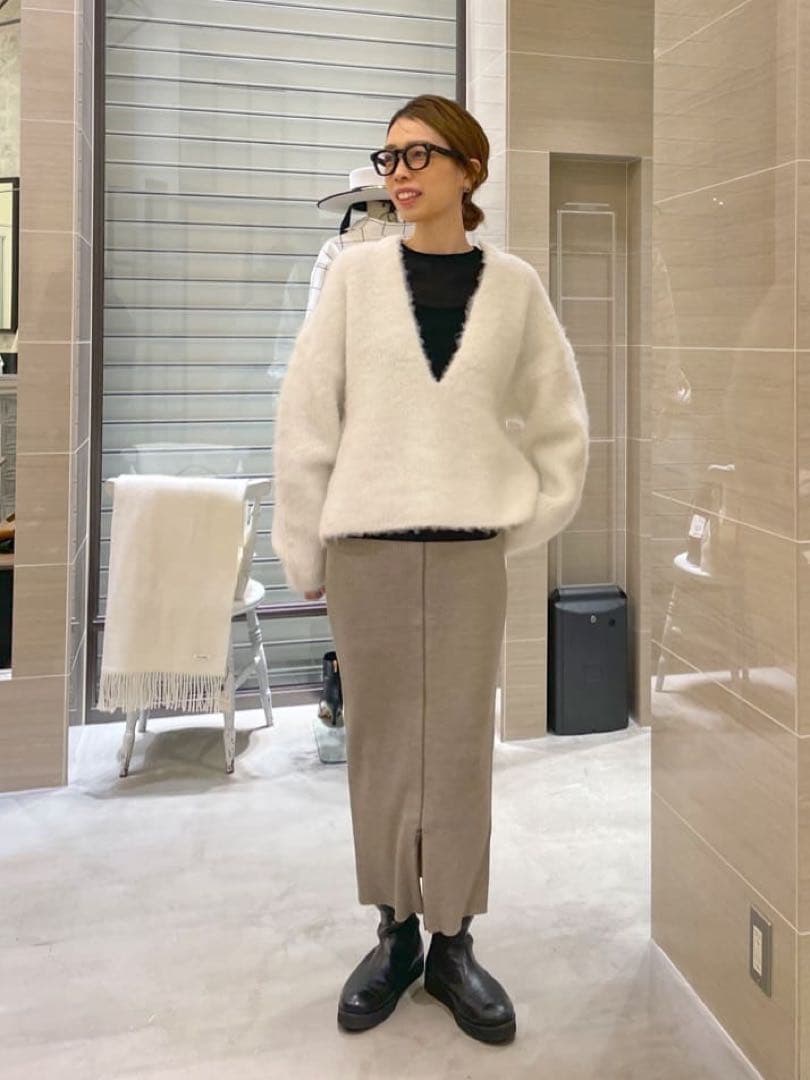 ウィムガゼット ニットVプルオーバー ホワイト 白 もこもこ 深め Vネック