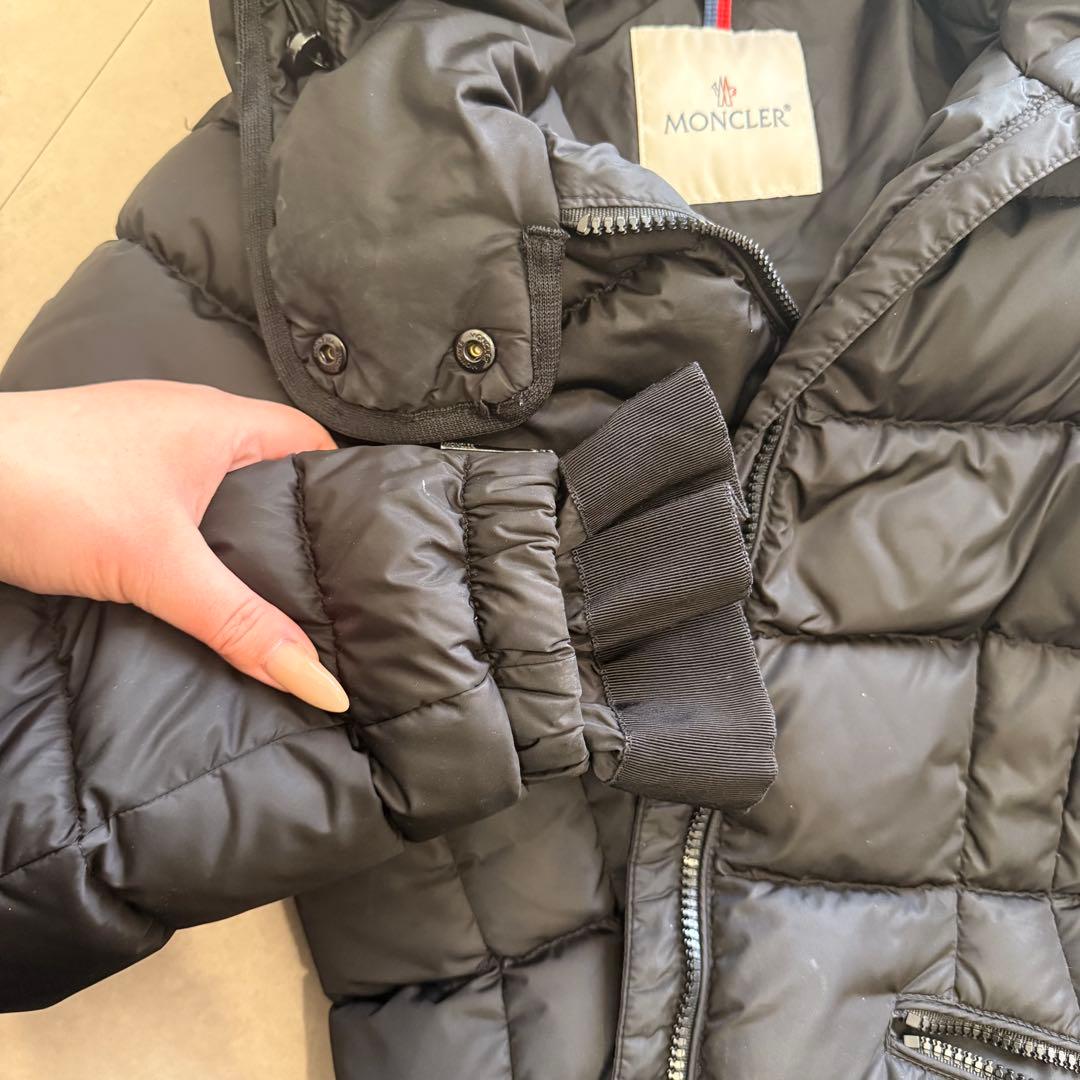 MONCLER 黒 フード付きダウンジャケット