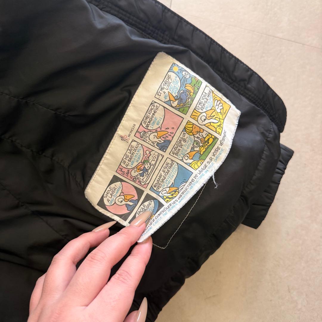 MONCLER 黒 フード付きダウンジャケット