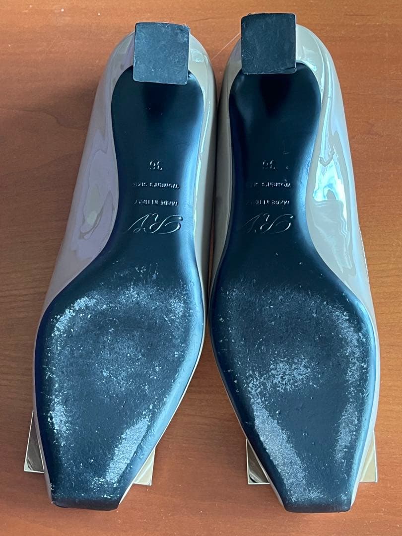 Roger Vivier ベージュ パンプス