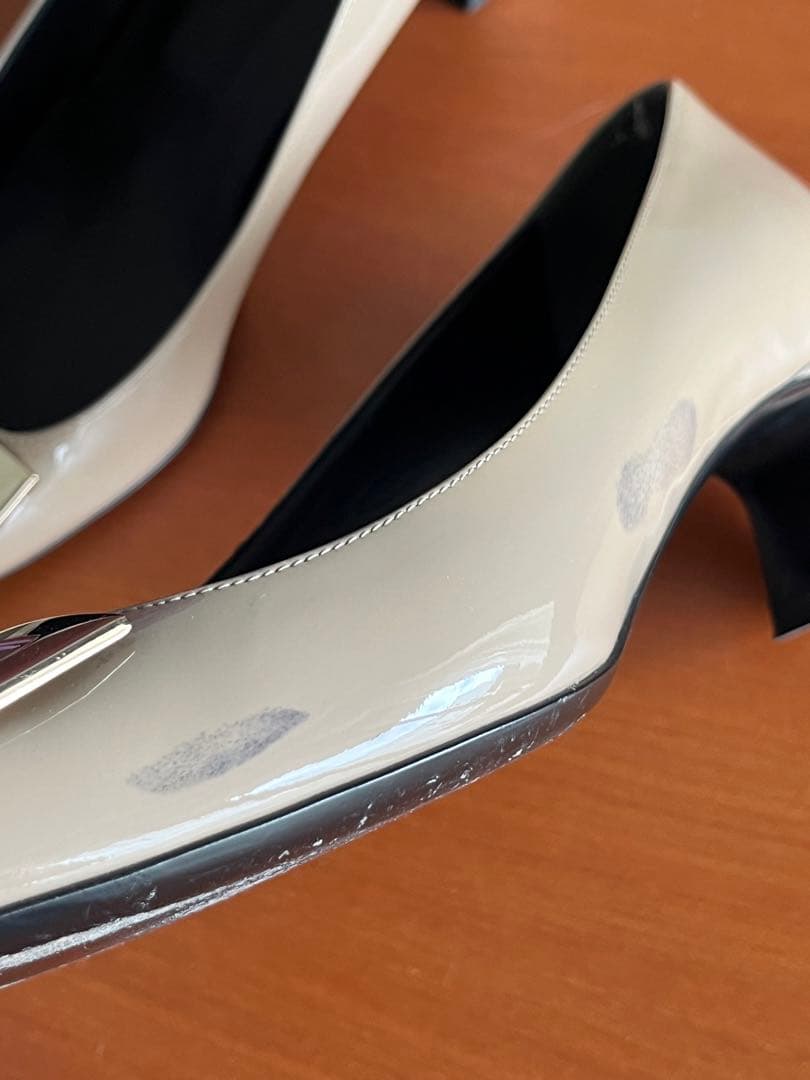 Roger Vivier ベージュ パンプス