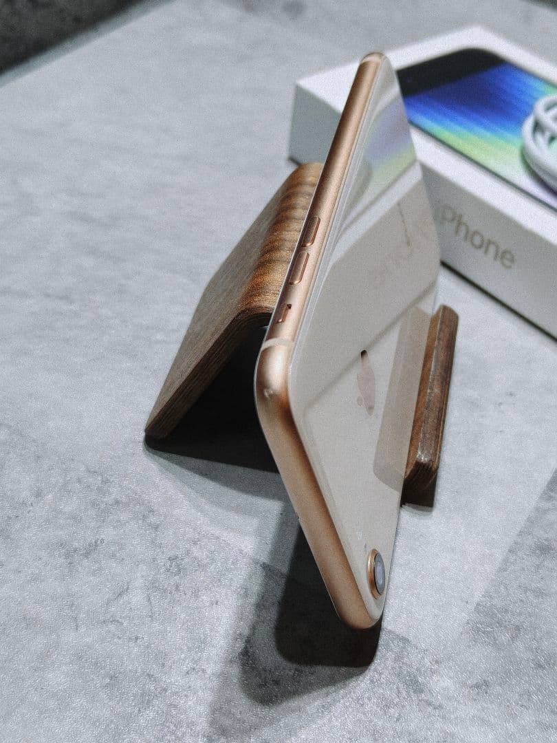 iphone8 64GB SIMロック解除済み スマホ