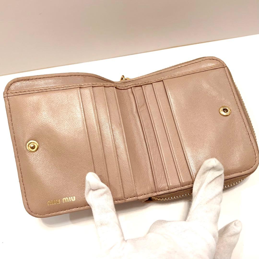 ミュウミュウ 折り財布 マテラッセ 革 ラウンドファスナー ピンクベージュ 金具