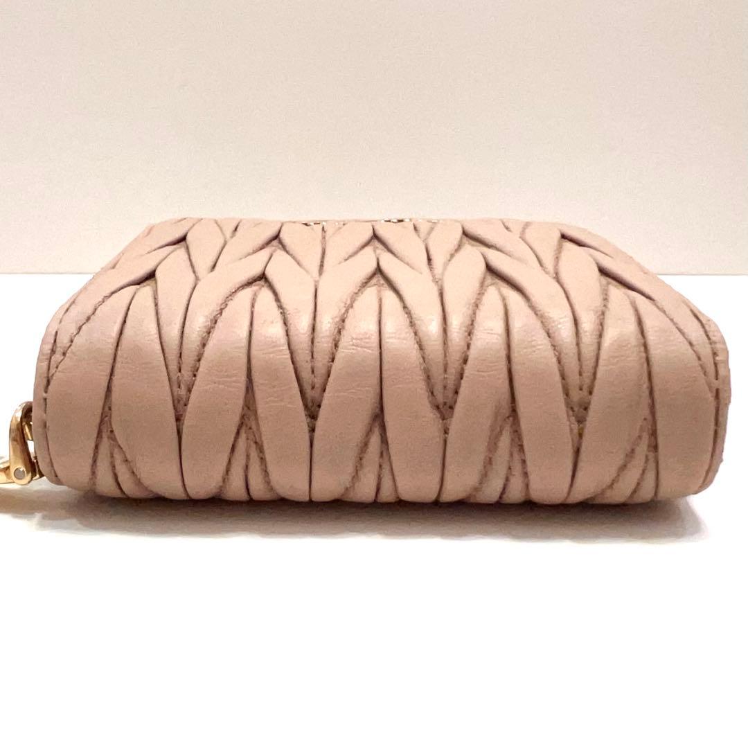 ミュウミュウ 折り財布 マテラッセ 革 ラウンドファスナー ピンクベージュ 金具