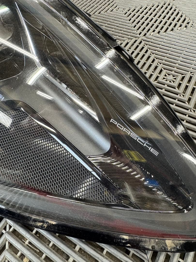 ポルシェ マカン　純正ヘッドライト　右