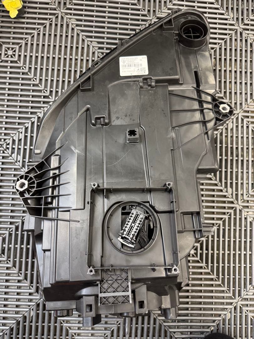 ポルシェ マカン　純正ヘッドライト　右