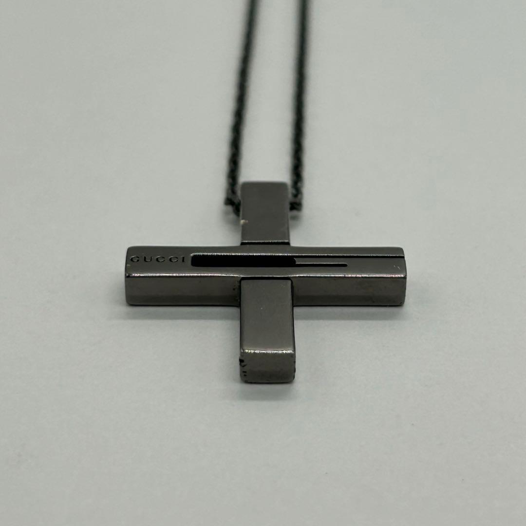 グッチ GUCCI カットアウトG クロス ネックレス ブラックコーティング