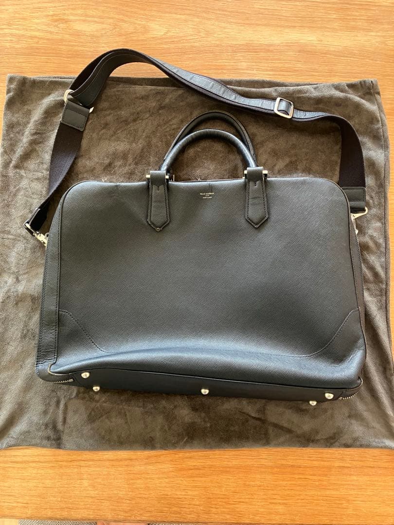 ペッレモルビダ　キャピターノ2室タイプ　ネイビー　日本製