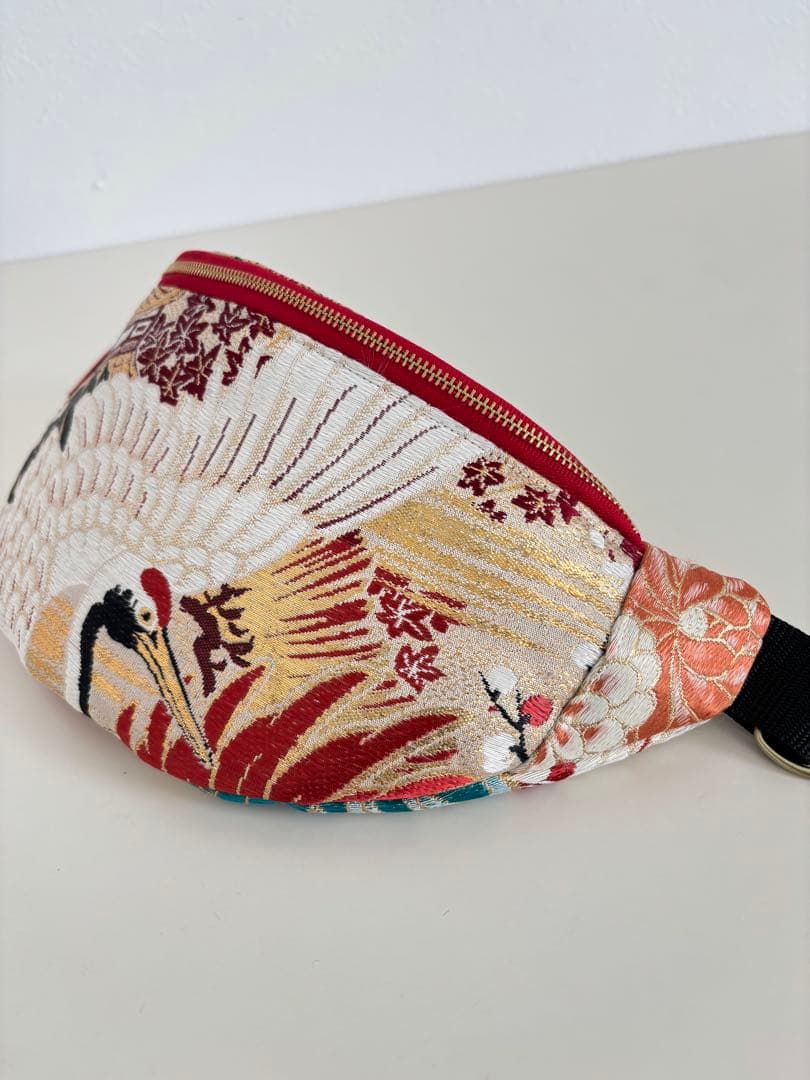 帯リメイク・鶴のボディバッグ　スリングバッグ