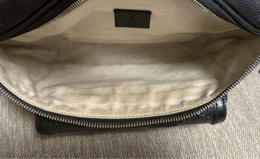 【期間限定大幅値下げ】GUCCI ボディバッグ ブラック レザー 645093