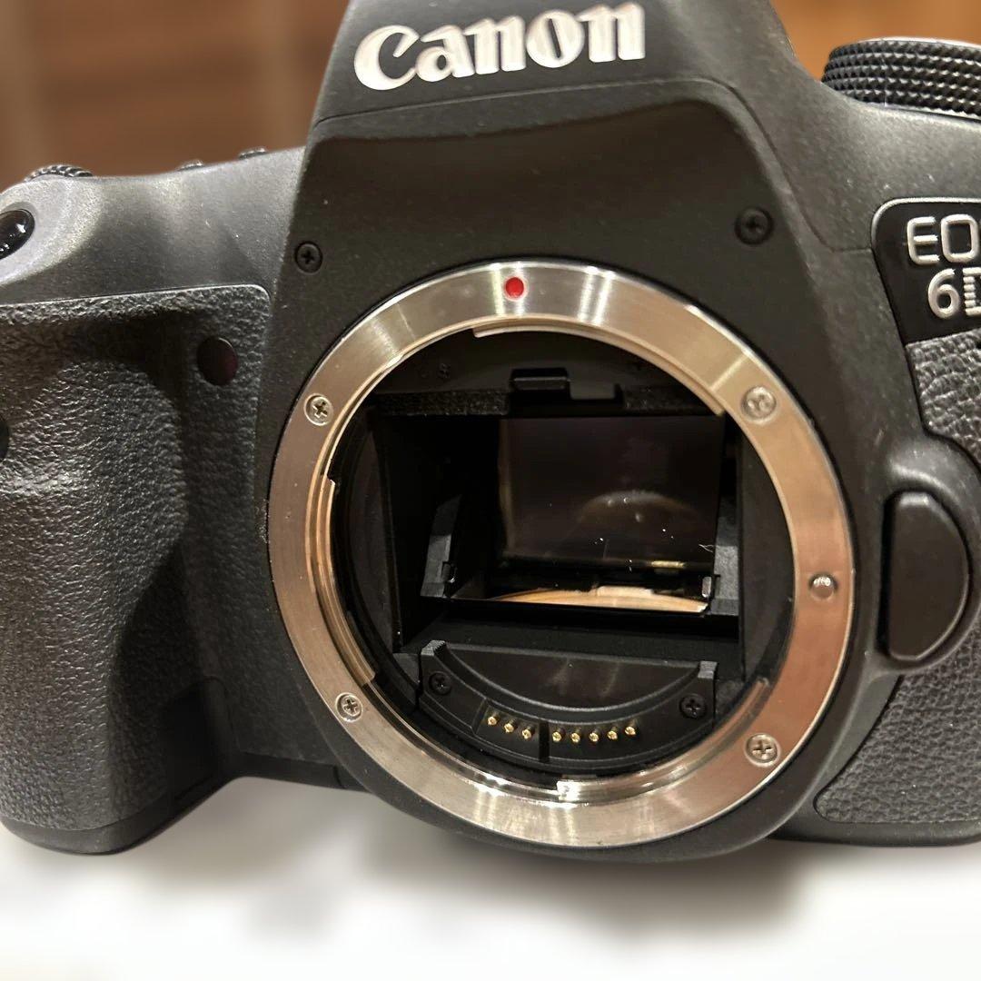 美品　Canon EOS 6D デジタル一眼レフカメラ　シャッター回数少なめ