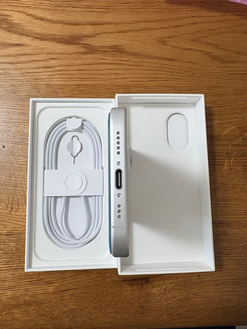 iPhone16 256GB バッテリー100％ SIMフリー