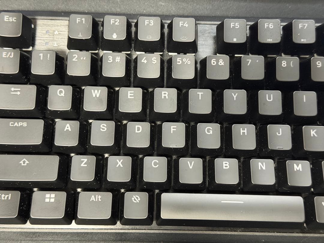 美品　保証あり　CORSAIR K70 PRO TKL &純正PBTキャップ3種