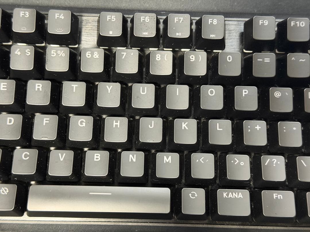 美品　保証あり　CORSAIR K70 PRO TKL &純正PBTキャップ3種