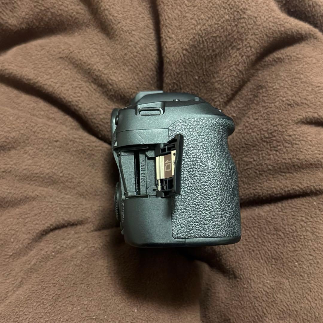 Canon EOS 6Dmark2 フルサイズカメラボディ 箱付きフルセット