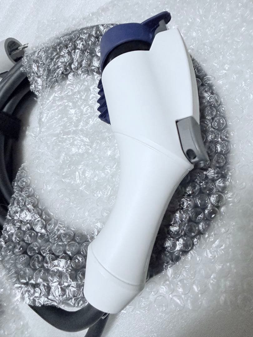 美品　最新型番　日産リーフ充電ケーブル　 6WX0A 624