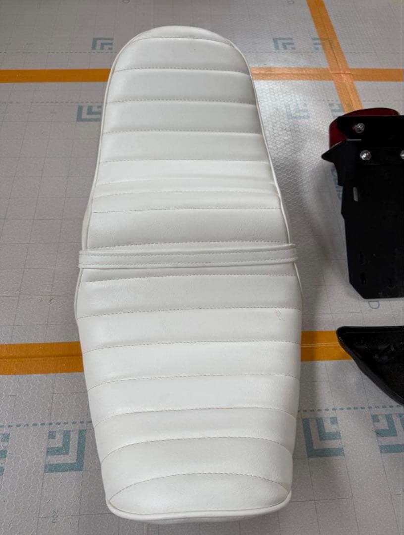 ゼファー1100 純正張り替え チョビ3 タックロールシート