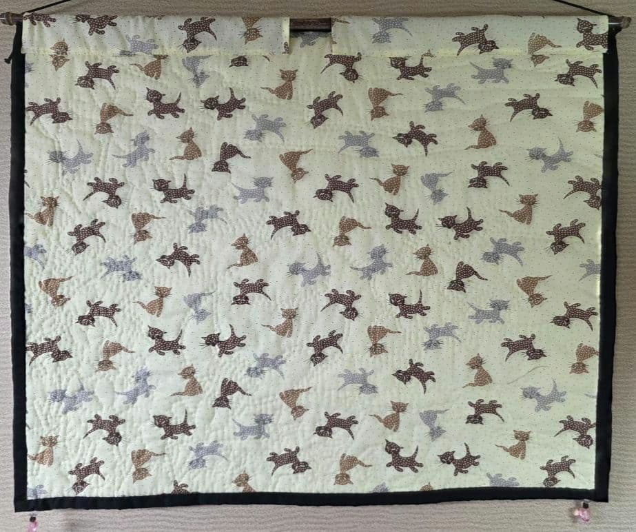 ハンドメイド ステンドグラスキルトタペストリー　猫とコスモス