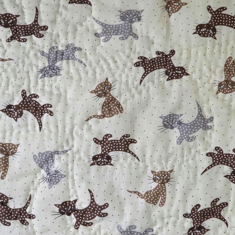 ハンドメイド ステンドグラスキルトタペストリー　猫とコスモス