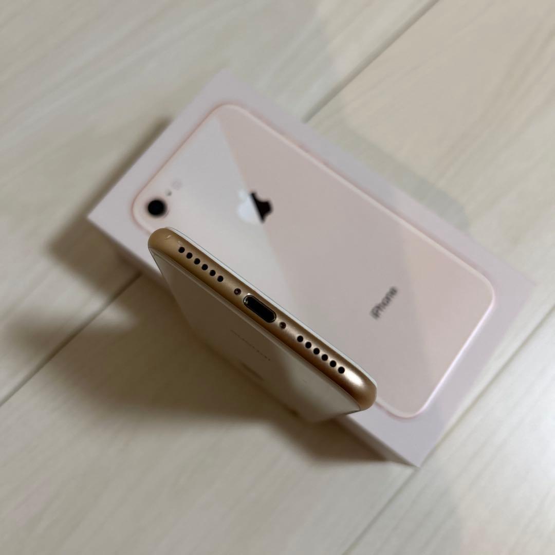 iPhone 8 (64GB、ゴールド)