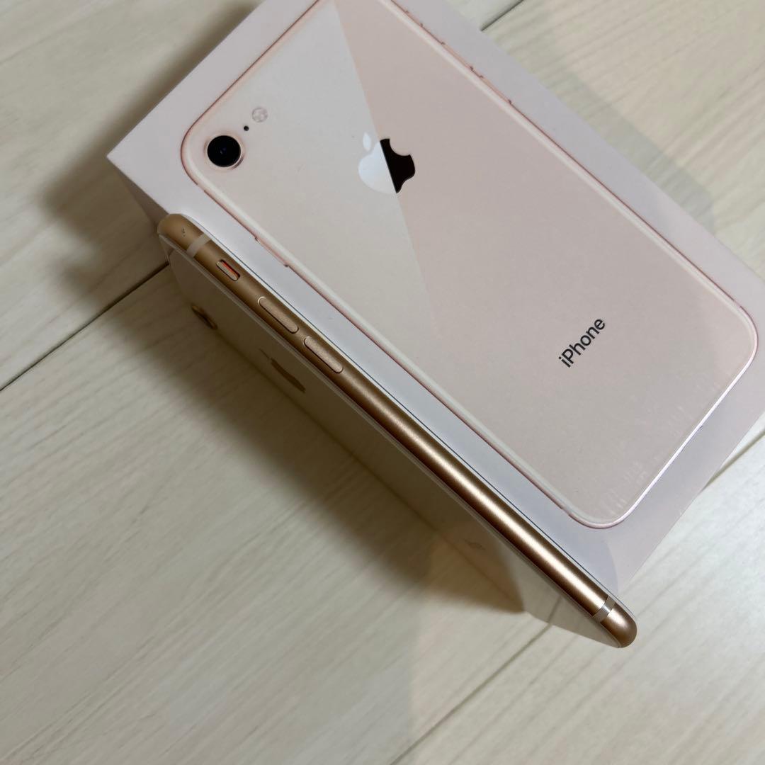 iPhone 8 (64GB、ゴールド)
