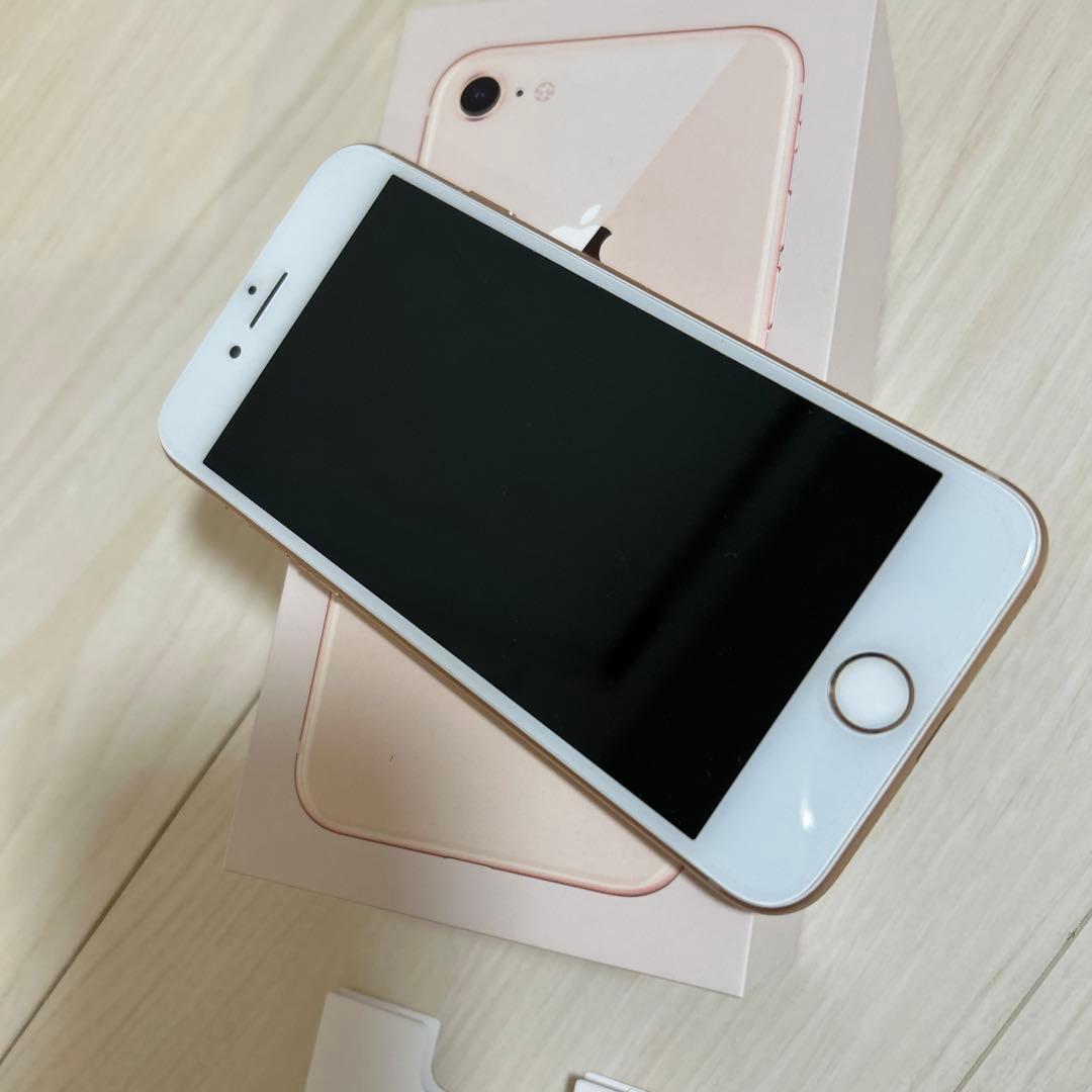 iPhone 8 (64GB、ゴールド)
