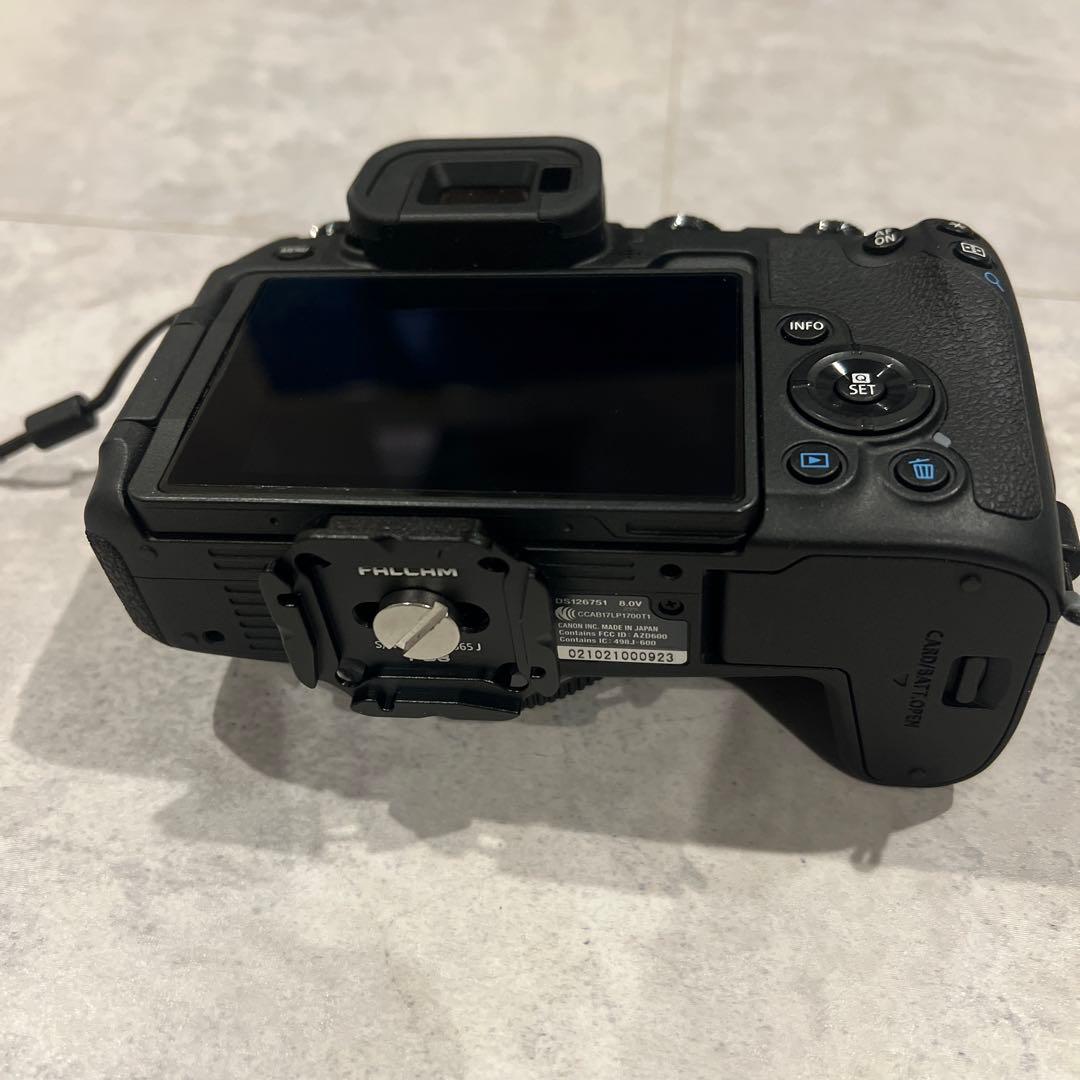 【最終処分／7.18日まで】Canon EOS RP ミラーレス一眼