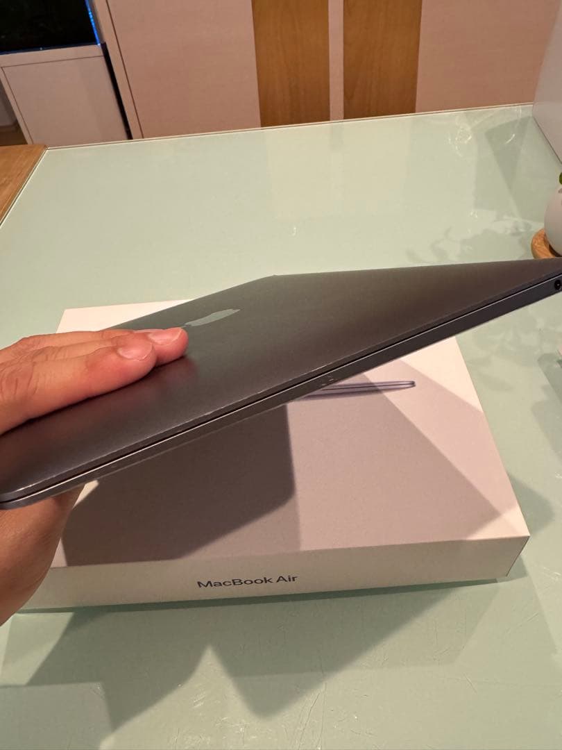 Macbook Air M1 充電回数少なめ 新品充電器ケーブル付 13インチ