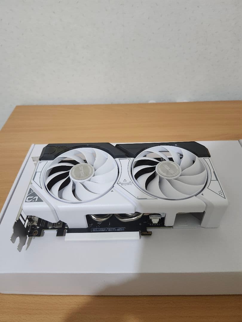 ASUS GeForce RTX 4060 Ti OC 8GB ホワイト