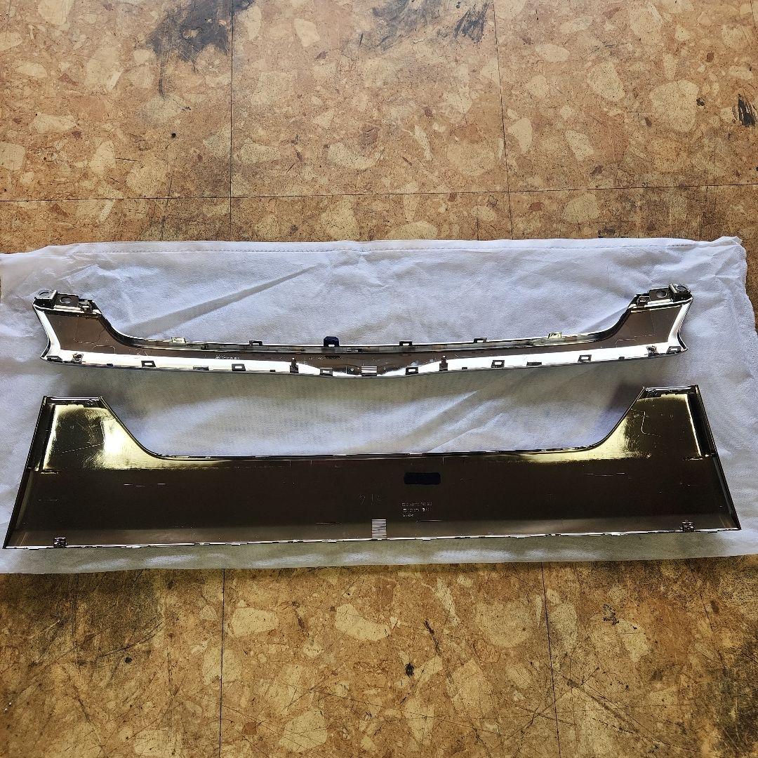 ハイエース7型ダーククライム グリルトップ新車外し 2点セット