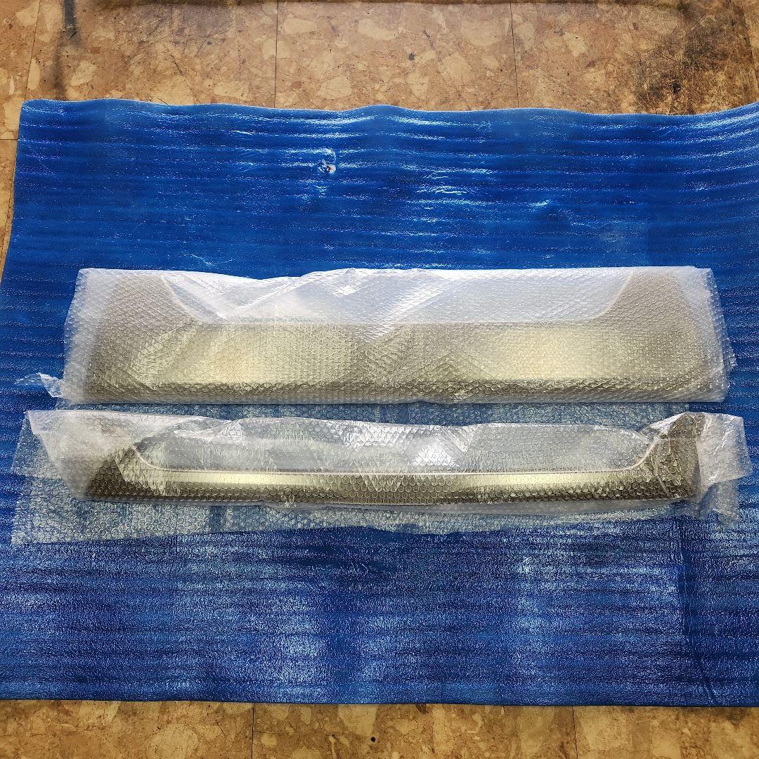 ハイエース7型ダーククライム グリルトップ新車外し 2点セット