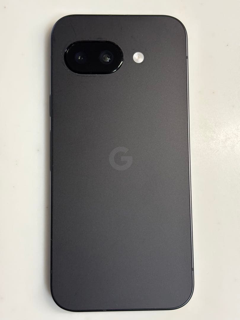 Google Pixel 9a Obsidian 本体 spigenケース付き