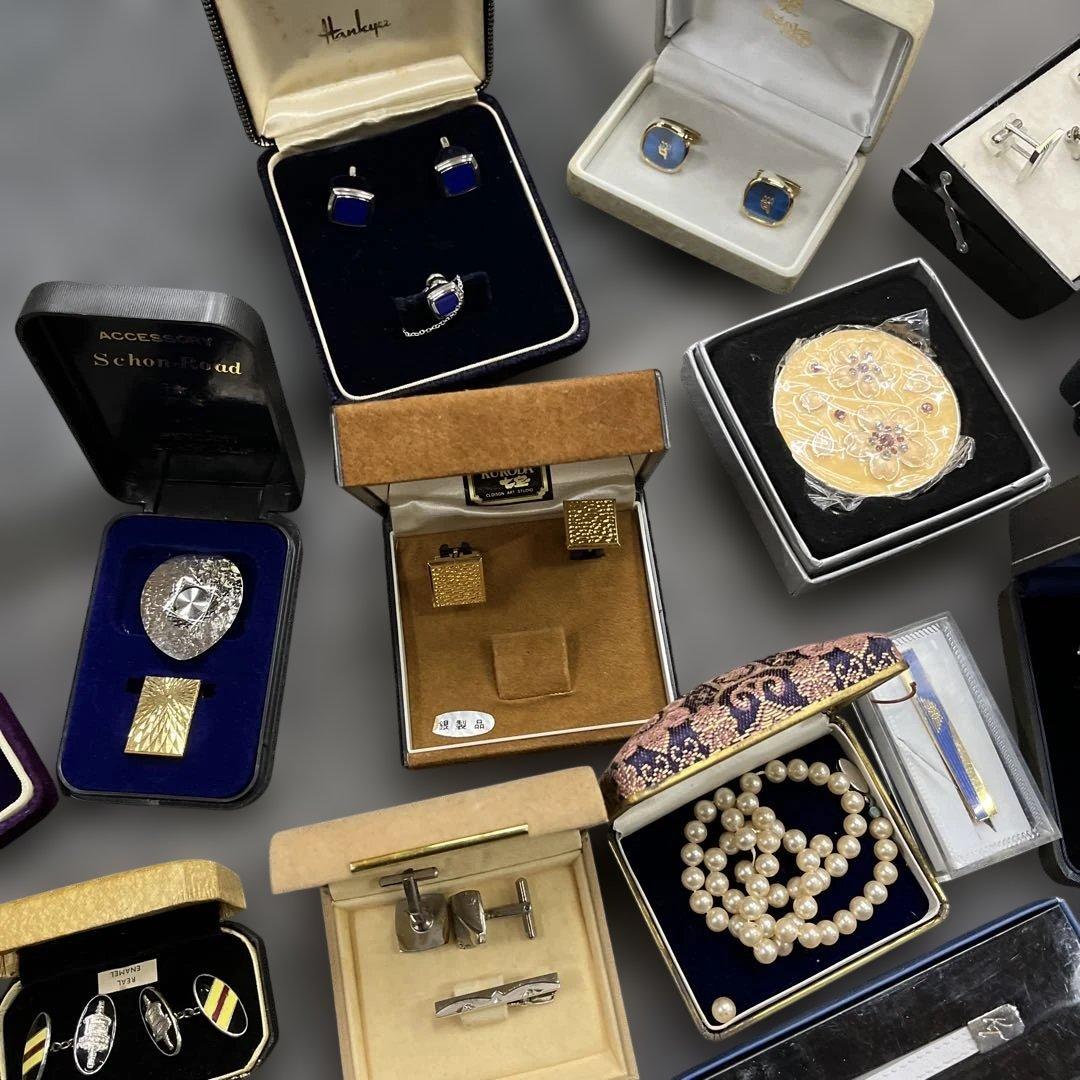 W*E様 アクセサリー　イヤリングネックレスなど　まとめ売り　9kgぐらい　現状