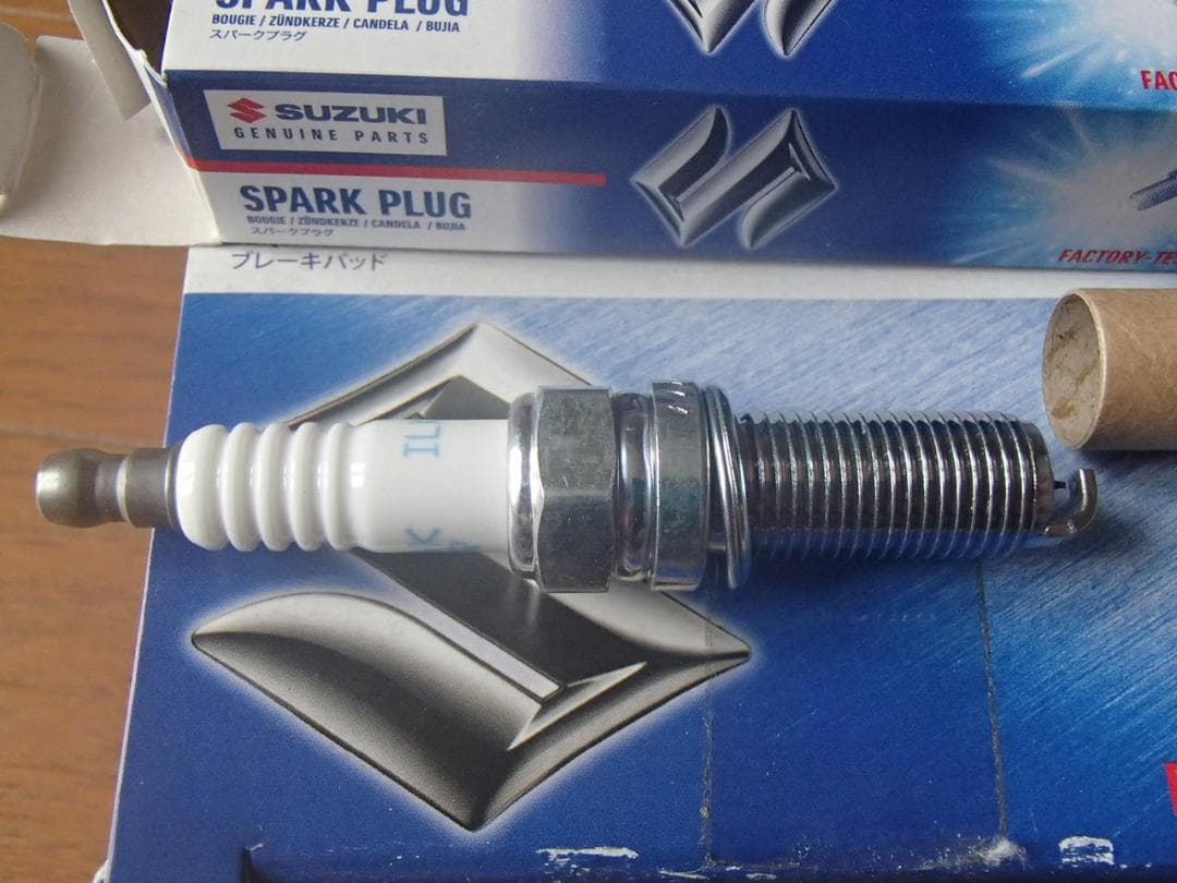 スズキ　純正オイルフィルター　純正プラグ　エアコン、エアーフィルター、パッド