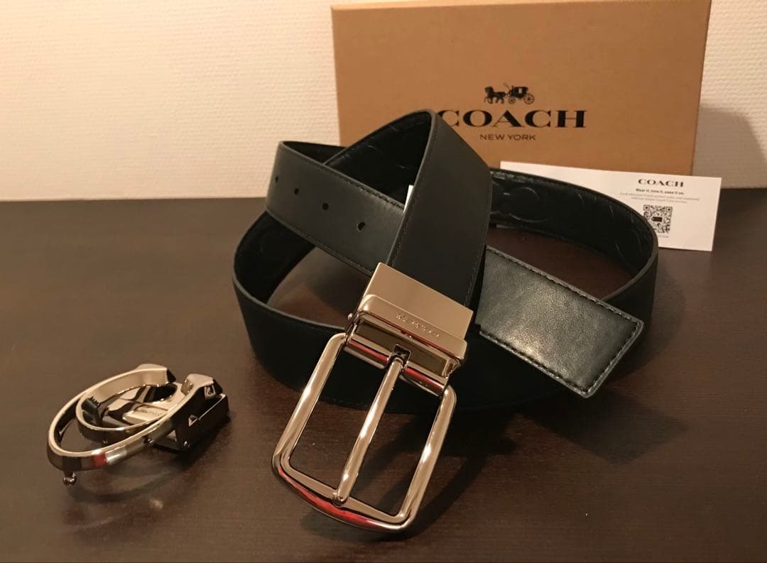 新品COACHコーチシグネチャーフリーサイズリバーシブルベルトギフト箱付き