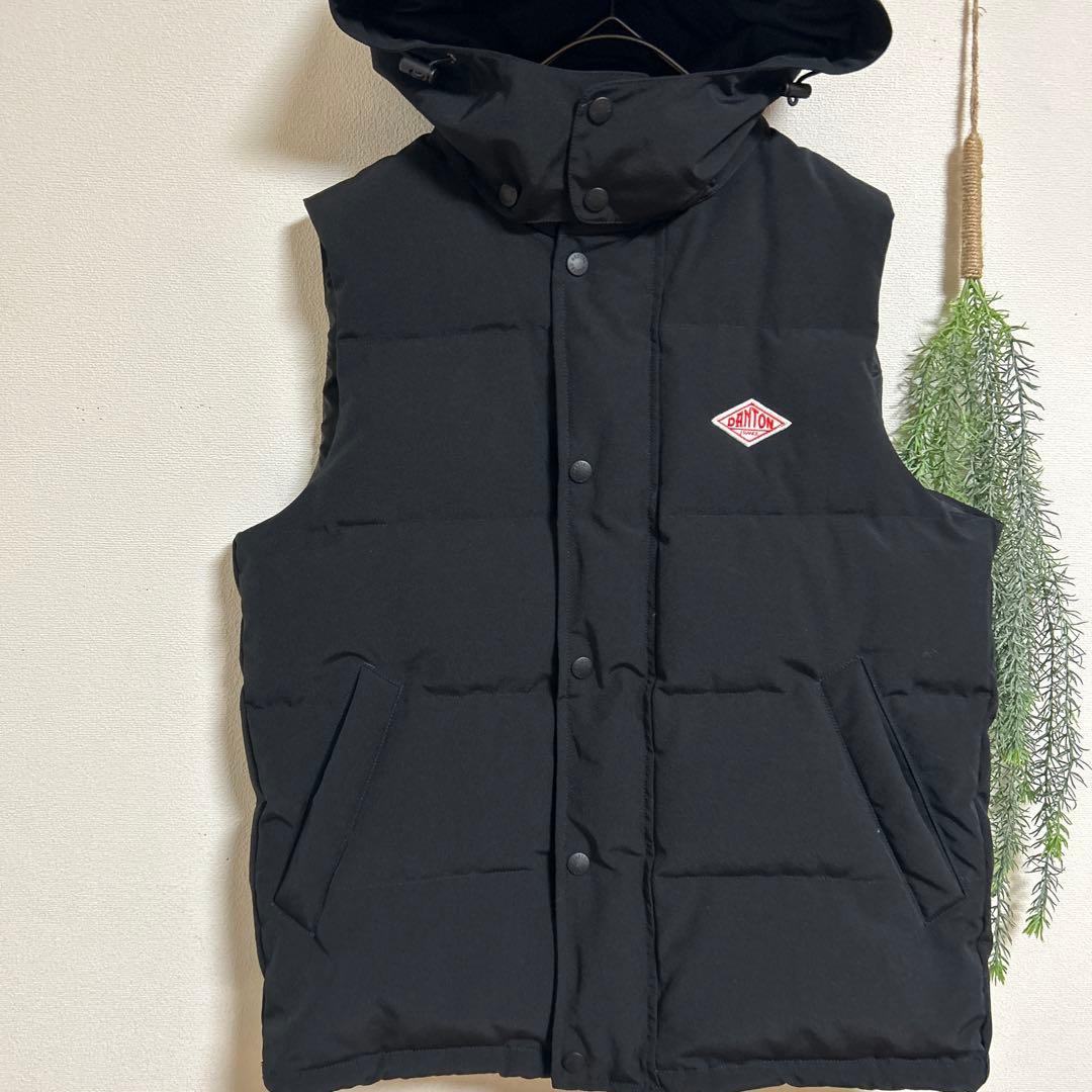 ✨未使用に近い✨　DANTON ダウンベスト 2way フード 38 ブラック