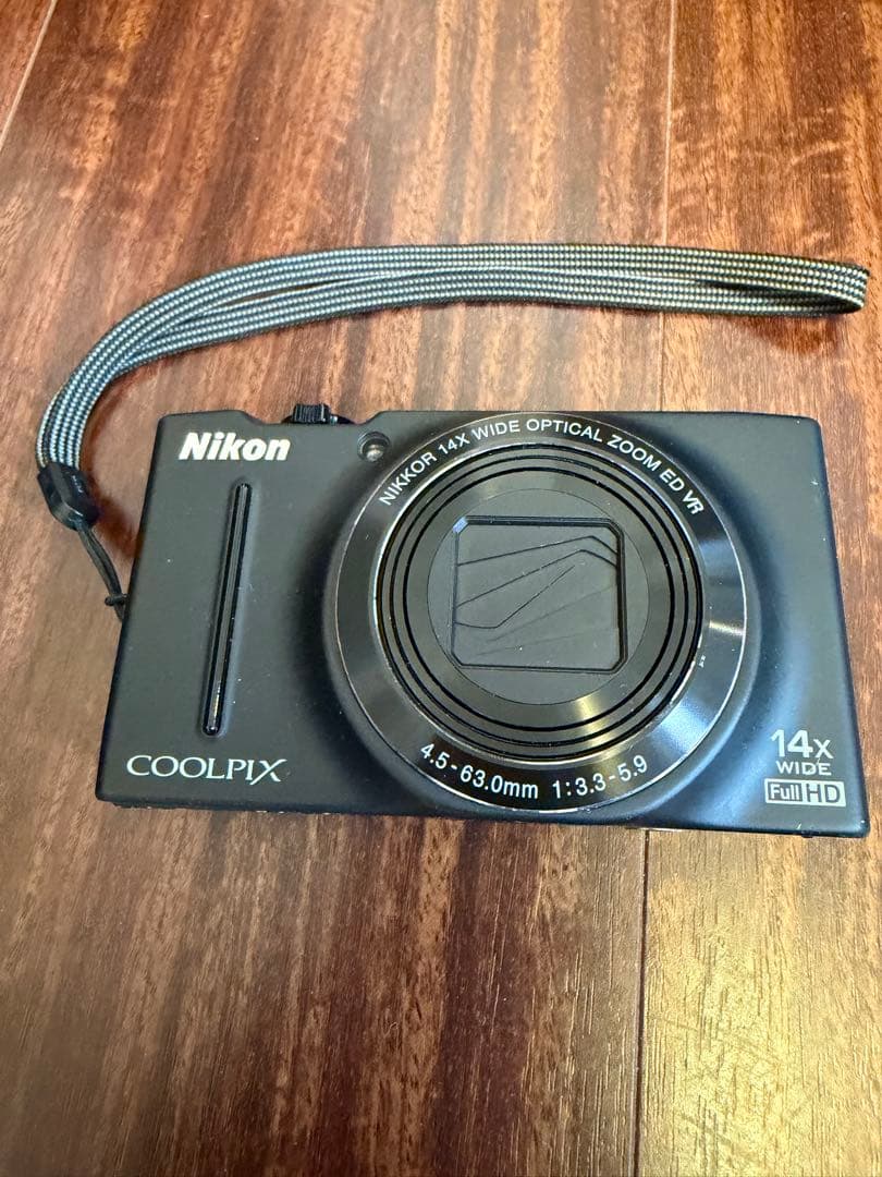 ニコンCOOLPIX S8200 デジカメ（充電器、4GBのSD付）