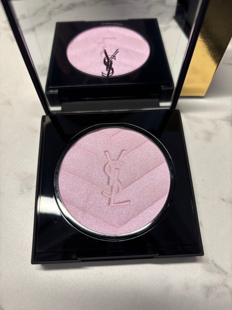 イヴ・サンローラン　オールアワーズ ハイパールミナイザー ハイライトパウダー69