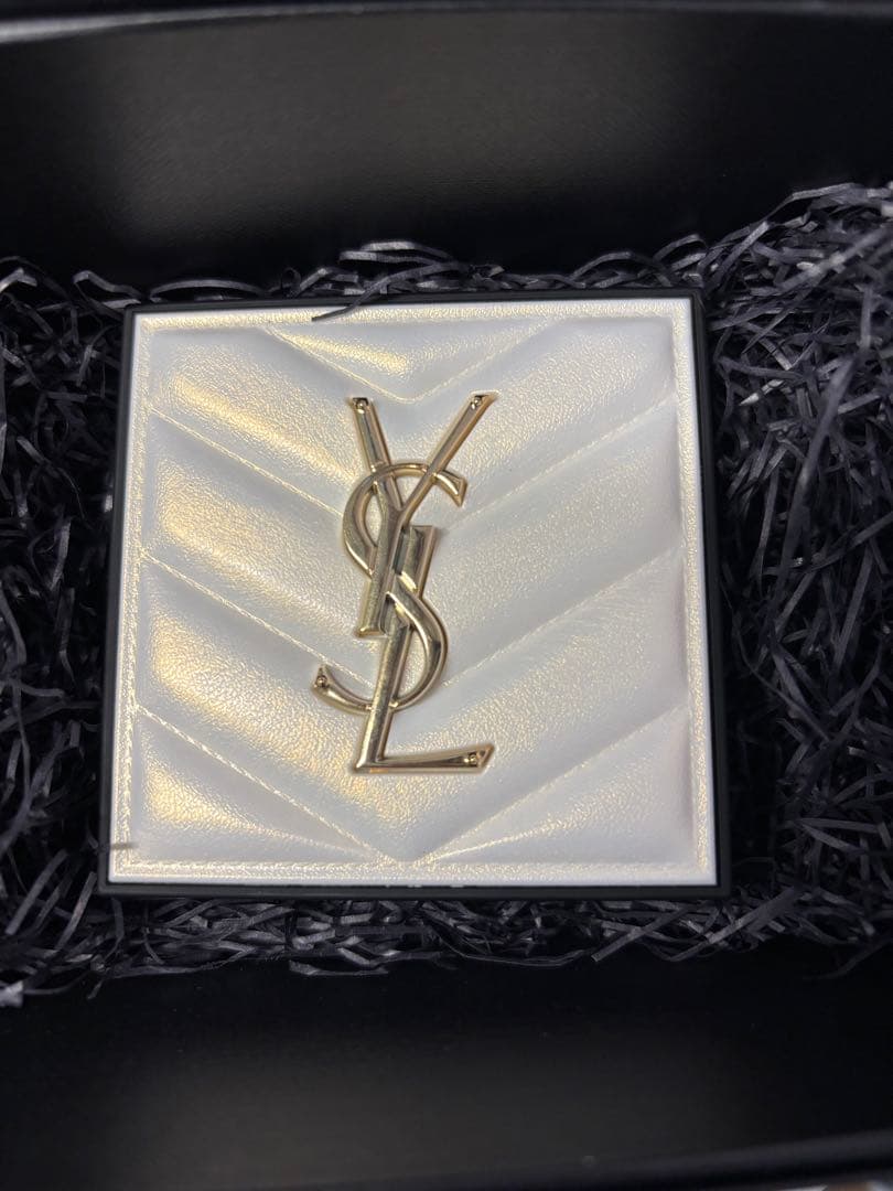 イヴ・サンローラン　オールアワーズ ハイパールミナイザー ハイライトパウダー69