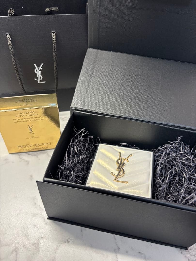 イヴ・サンローラン　オールアワーズ ハイパールミナイザー ハイライトパウダー69