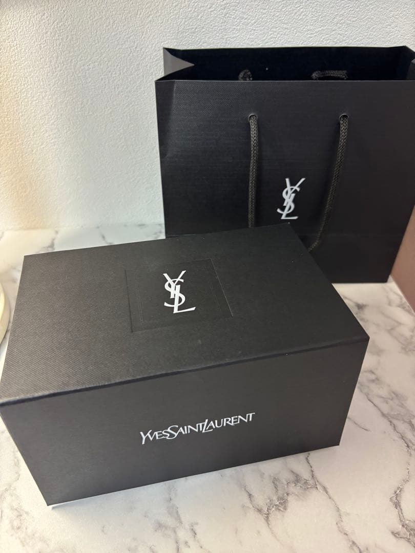 イヴ・サンローラン　オールアワーズ ハイパールミナイザー ハイライトパウダー69