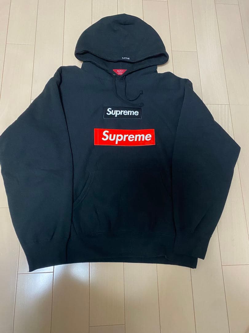美品2024 シュプリーム　BOX LOGOフーディー　Mサイズ　確実正規品