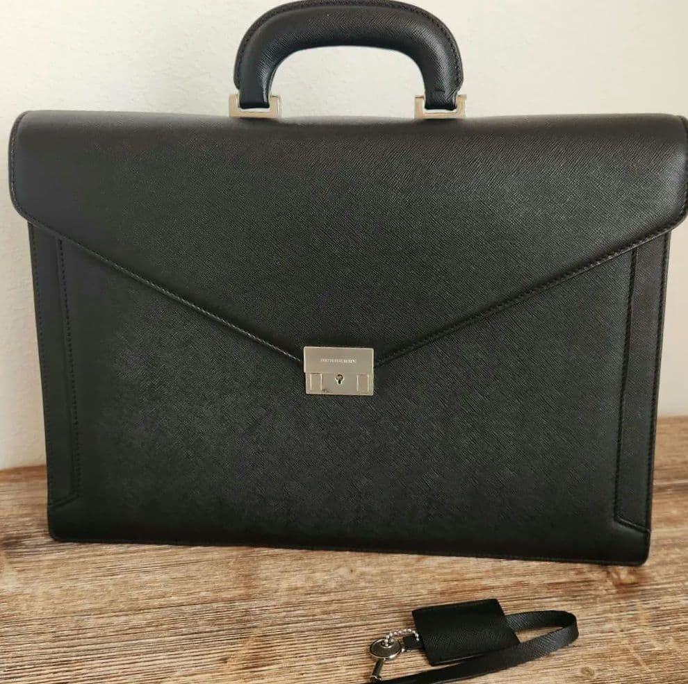 Burberry 高級ビジネスバッグ　ダレスバック　鍵付き　サフィアーノレザー
