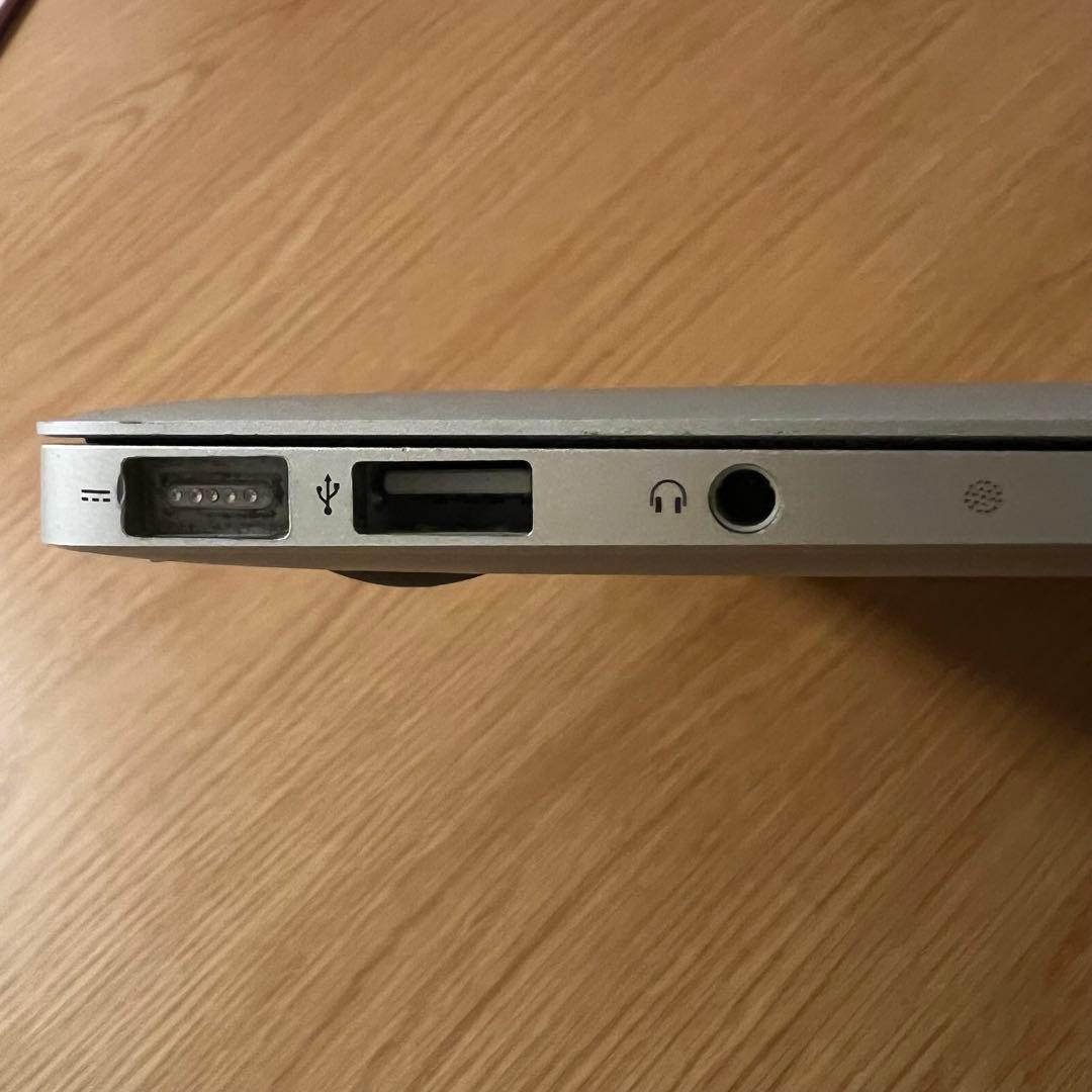 Apple MacBook Air 11インチ　2010