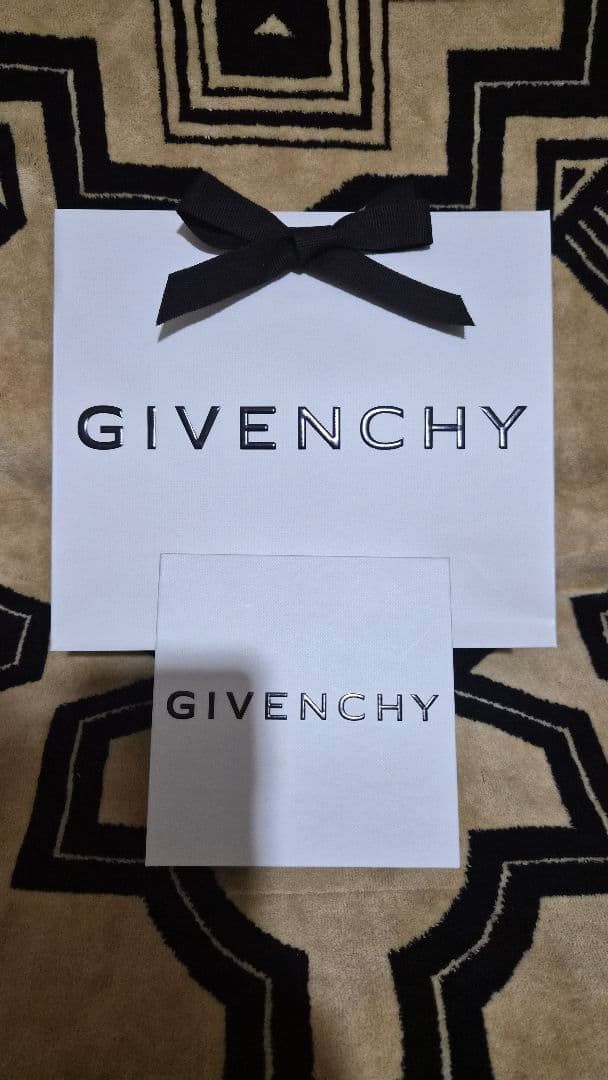 GIVENCHY ゴールド×シルバー パドロック型キーホルダー