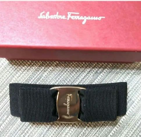 【新品未使用】Salvatore Ferragamo ブラックリボン　フェラガモ