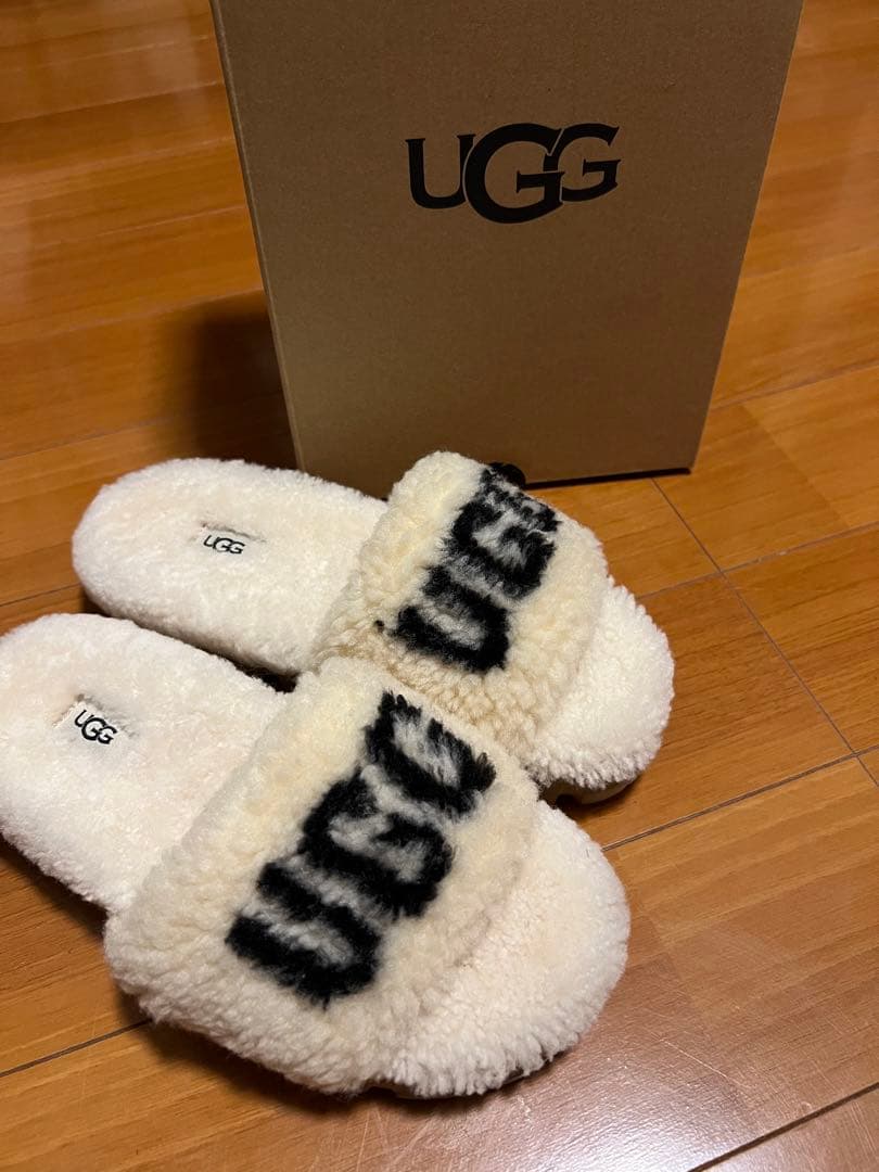 UGG コゼッタカーリーグラフィック